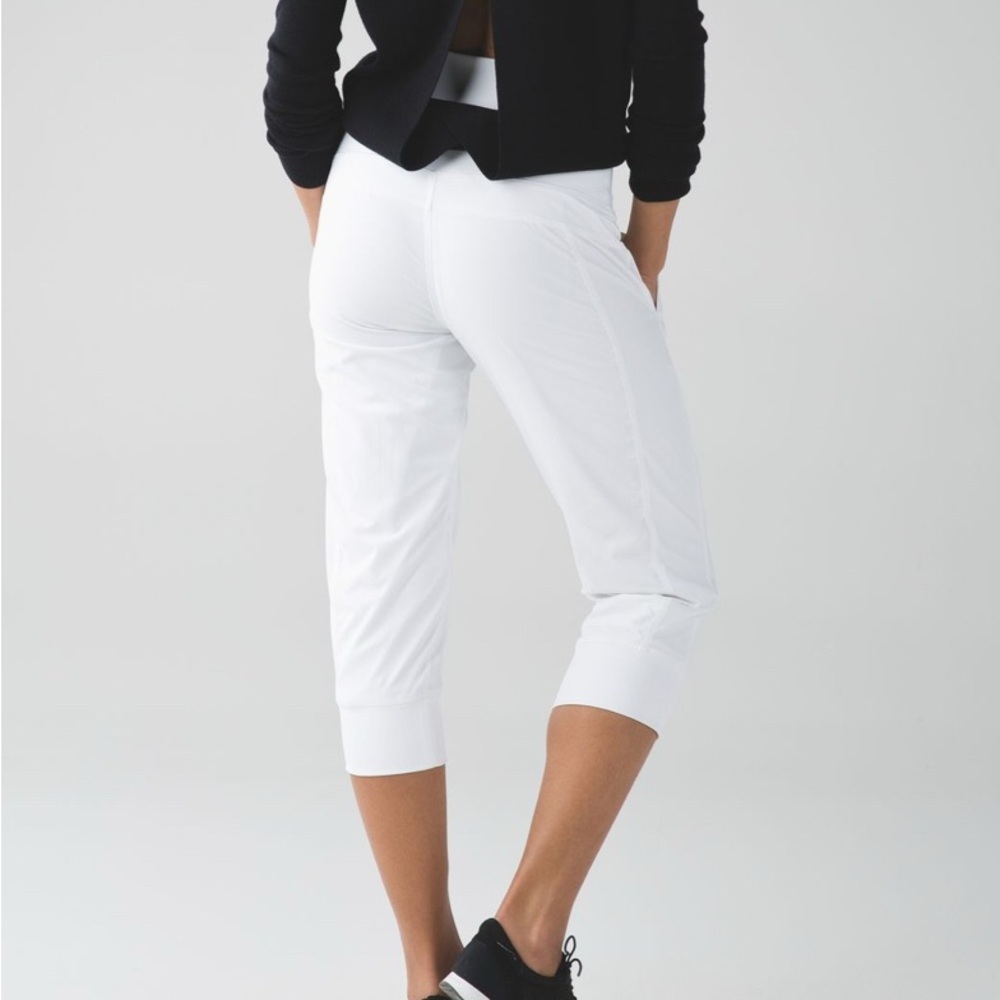 LULULEMON in flux crops lined